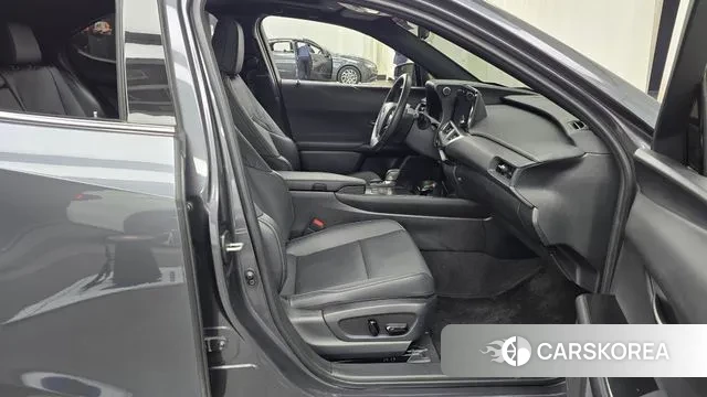 Lexus UX300h 2024 Серый из Кореи, фото 2