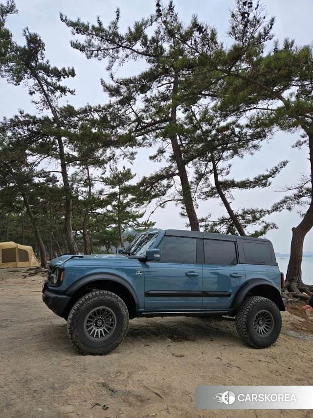 Ford Bronco 6th Generation 2022 Небесно-голубой из Кореи, фото 2