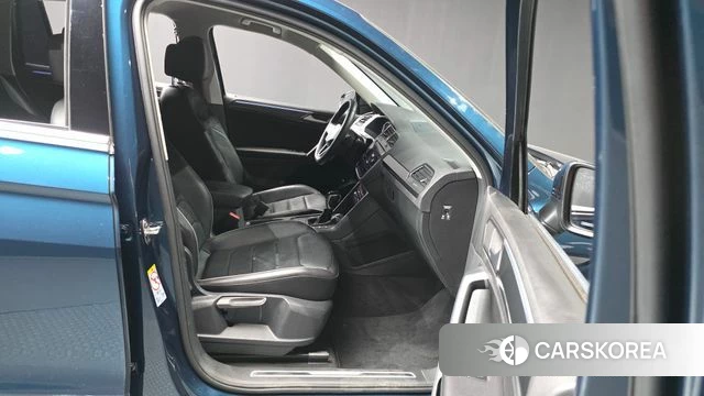 Volkswagen Tiguan second Generation 2022 Синий из Кореи, фото 2