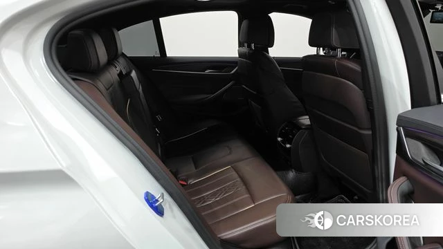 BMW 5 Series (G30) 2021 Белый из Кореи, фото 2