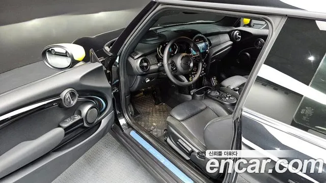 Mini Cooper Electric 2022 Черный из Кореи, фото 2