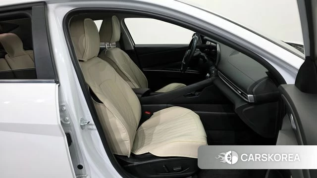 Hyundai The New Avante (CN7) 2023 Белый из Кореи, фото 2