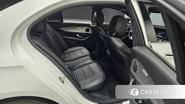 Mercedes-Benz E-Class W213 2018 Белый из Кореи, фото 2