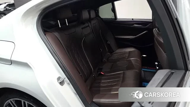 BMW 5 Series (G30) 2020 Белый из Кореи, фото 2