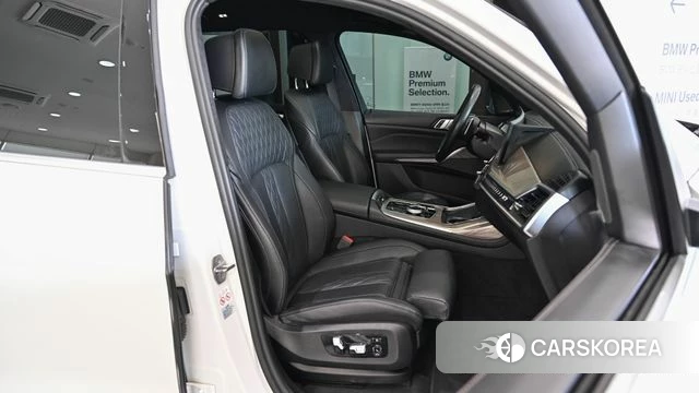 BMW X7 (G07) 2023 Белый из Кореи, фото 2