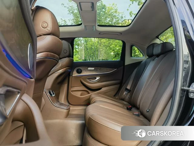 Mercedes-Benz E-class 2023 Черный из Китая, фото 2