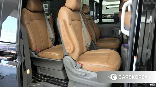 Hyundai Staria 2023 Черный из Кореи, фото 2