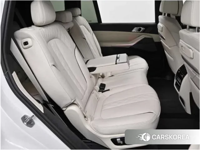 BMW X7 (G07) 2025 Белый из Кореи, фото 2