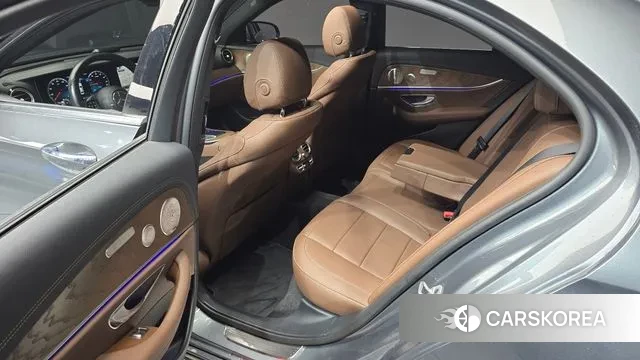 Mercedes-Benz E-Class W213 2021 Серый из Кореи, фото 2