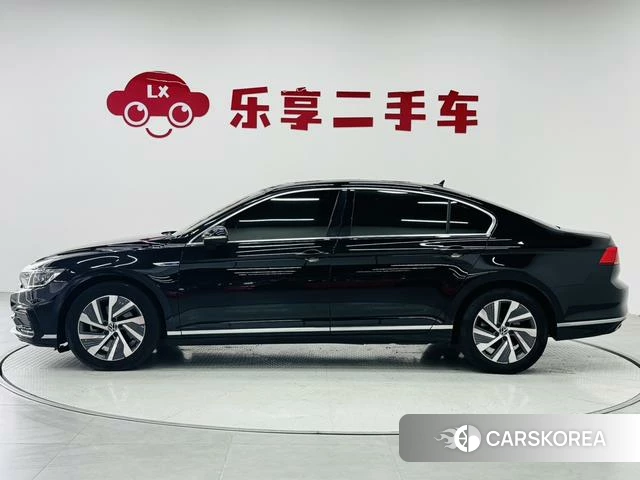 Volkswagen Magotan PHEV 2022 Черный из Китая, фото 2
