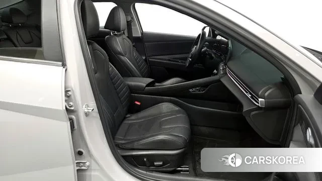 Hyundai The New Avante (CN7) 2024 Серебристо-серый из Кореи, фото 2