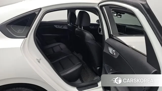 Kia The New K3 2nd generation 2021 Белый из Кореи, фото 2