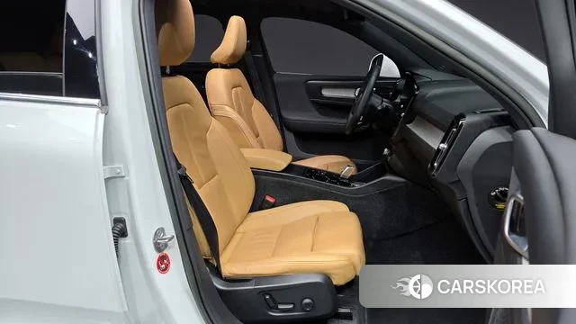 Volvo XC40 2022 Белый из Кореи, фото 2