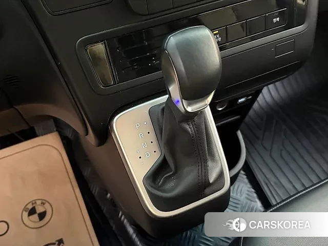 Hyundai Staria 2023 Желтый из Кореи, фото 2