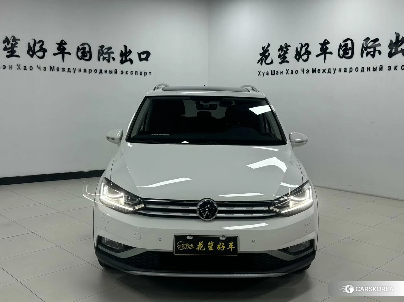 Volkswagen Touran L 2023 Белый из Китая, фото 2