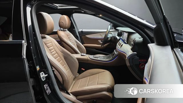 Mercedes-Benz E-Class W213 2021 Черный из Кореи, фото 2