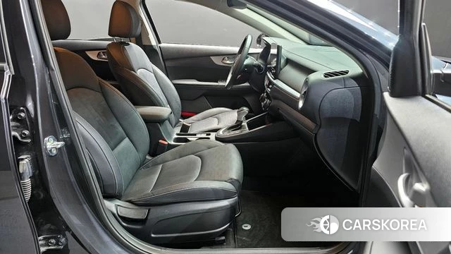 Kia The New K3 2nd generation 2022 Серый из Кореи, фото 2