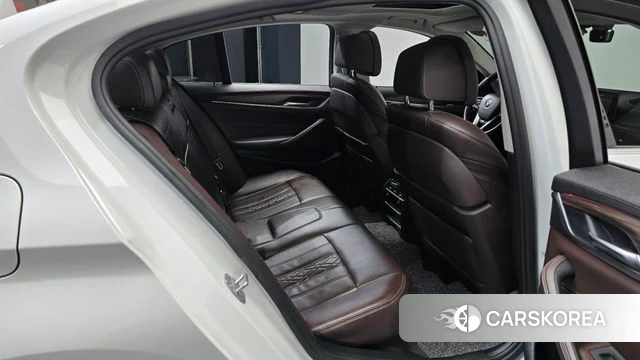 BMW 5 Series (G30) 2018 Белый из Кореи, фото 2