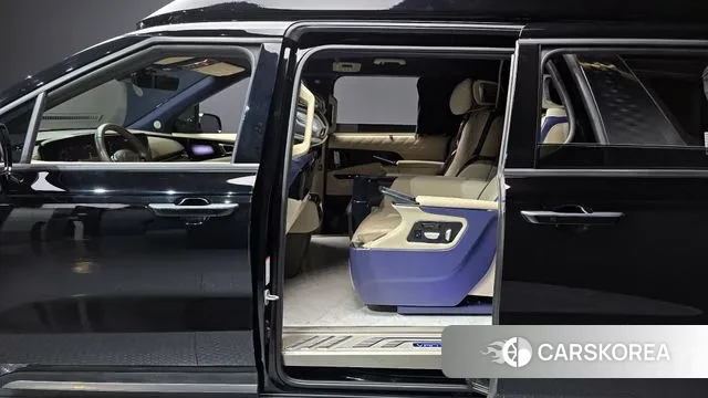 Kia Carnival 4th generation 2023 Черный из Кореи, фото 2