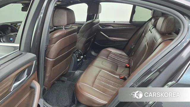 BMW 5 Series (G30) 2018 Серый из Кореи, фото 2