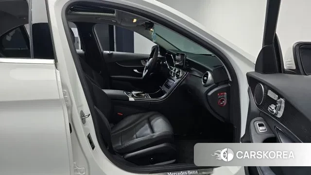 Mercedes-Benz C-Class W205 2021 Белый из Кореи, фото 2