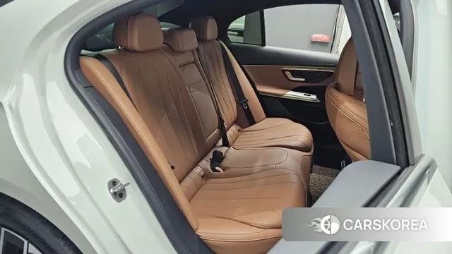 Mercedes-Benz E-Class W214 2024 Белый из Кореи, фото 2