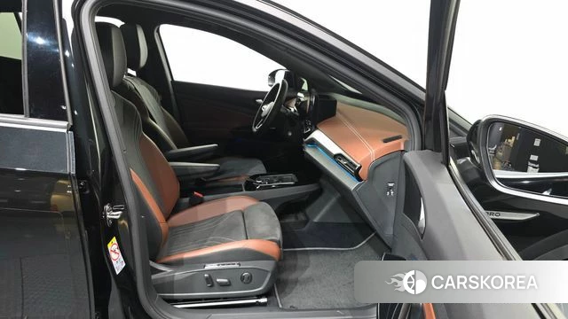 Volkswagen ID.4 2023 Черный из Кореи, фото 2