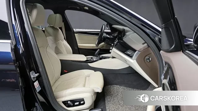 BMW 5 Series (G30) 2019 Черный из Кореи, фото 2