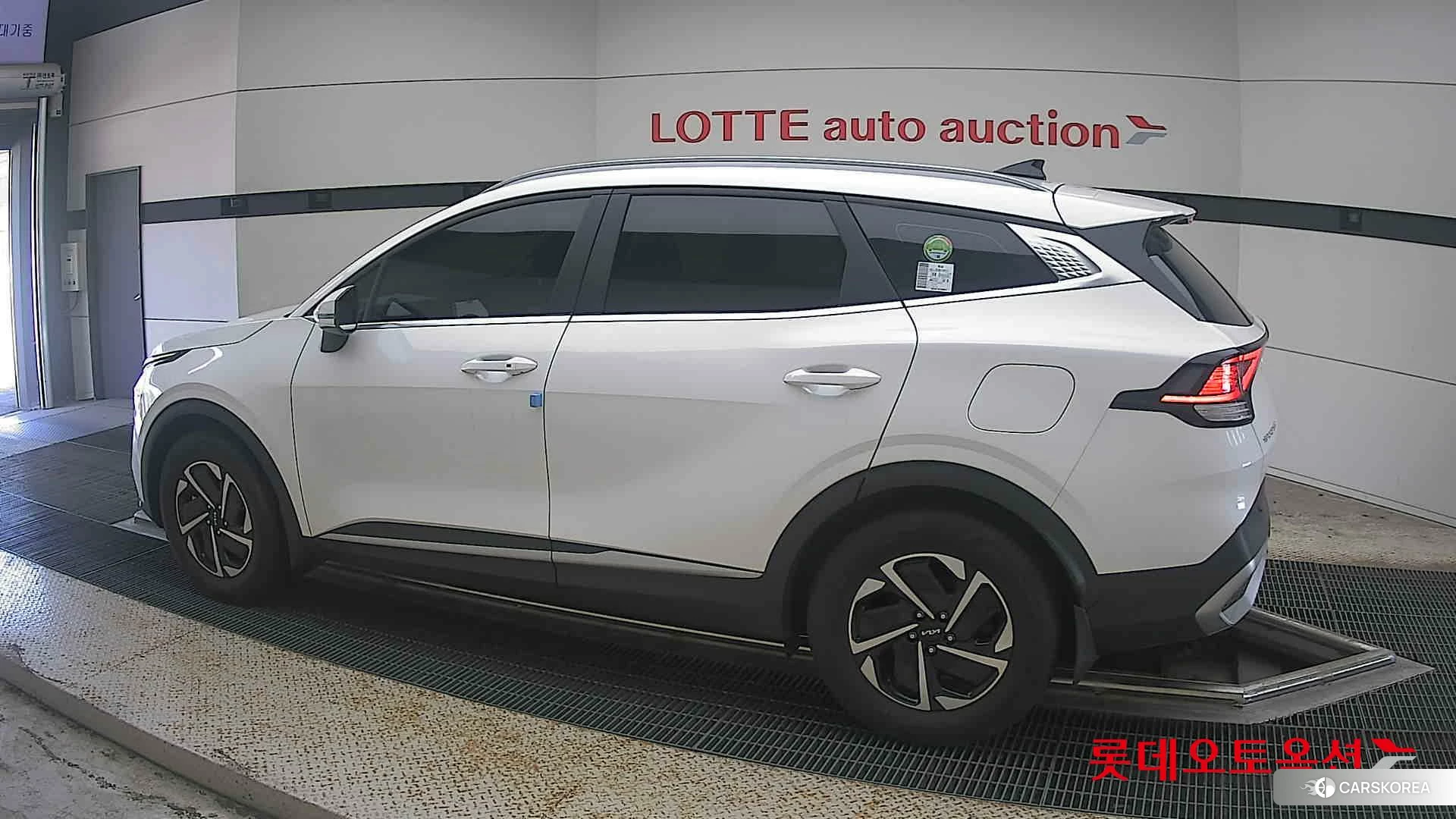 Kia Sportage Hybrid 2023 Snow White Pearl (optional) из Кореи, фото 2