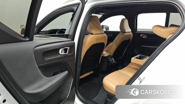 Volvo XC40 2021 Белый из Кореи, фото 2