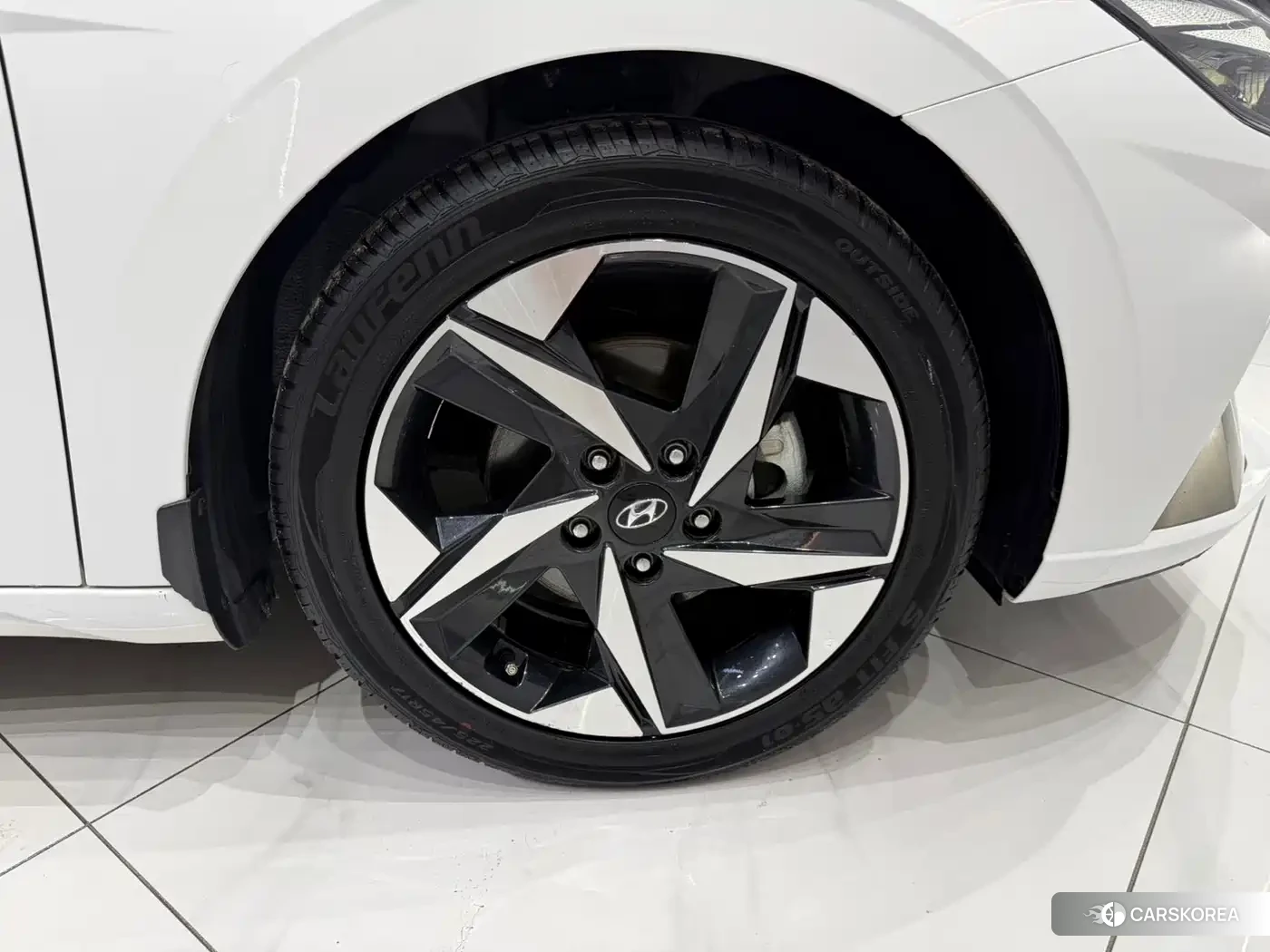 Hyundai Elantra 2023 Белый из Китая, фото 4