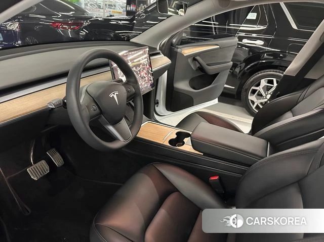 Tesla Model Y 2023 Белый из Кореи, фото 2