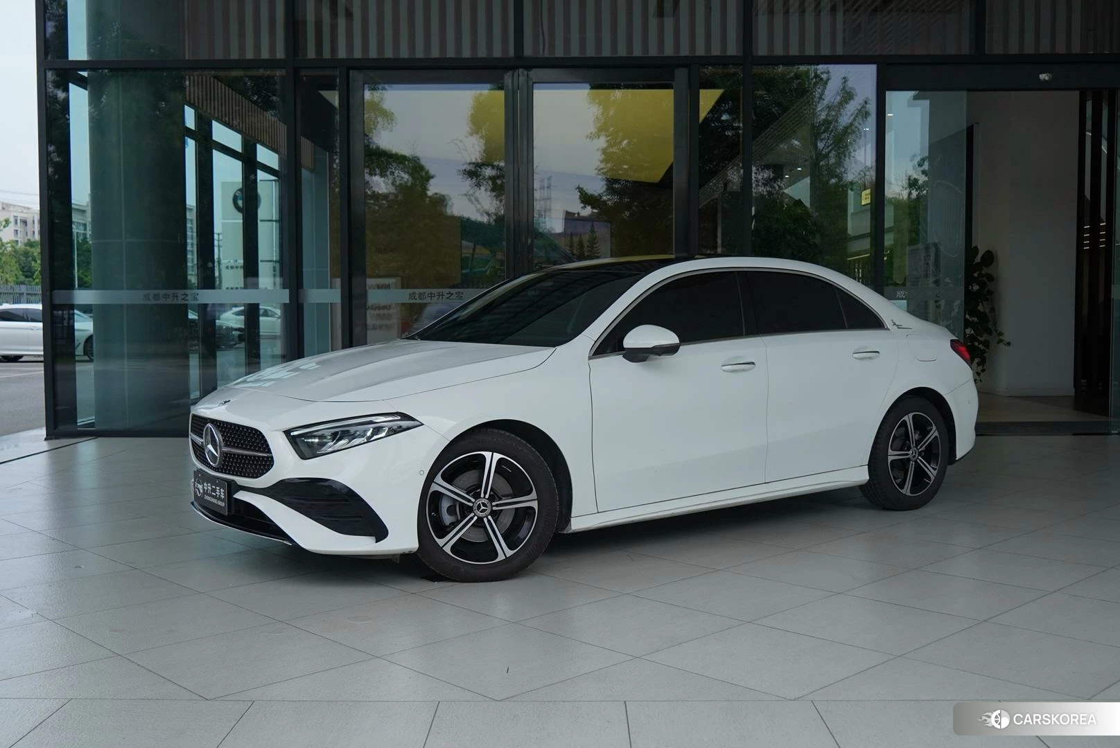 Mercedes-Benz Class A 2025 Белый из Китая, фото 2