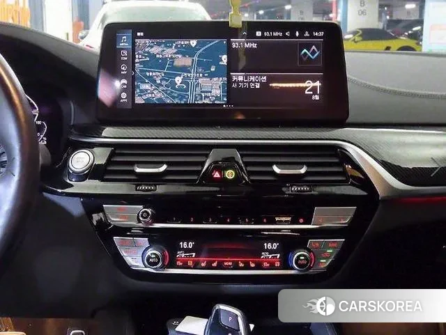 BMW 5 Series (G30) 2021 Белый из Кореи, фото 2