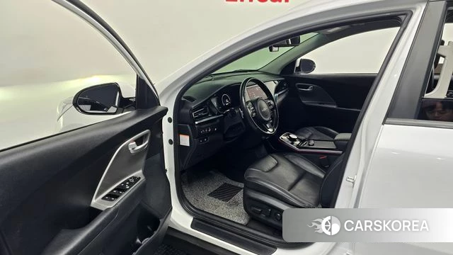 Kia Niro Plus 2022 Белый из Кореи, фото 2