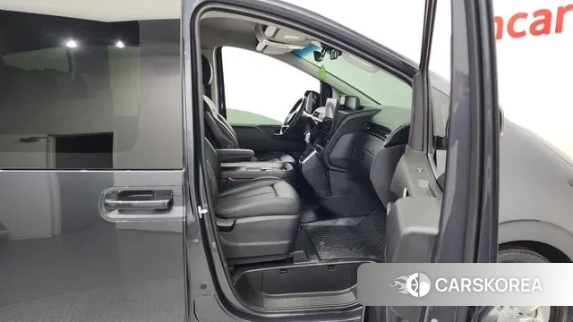 Hyundai Staria 2023 Серый из Кореи, фото 2