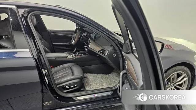 BMW 5 Series (G30) 2018 Синий из Кореи, фото 2