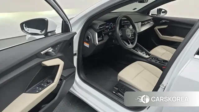 Audi A3 (8Y) 2022 Белый из Кореи, фото 2