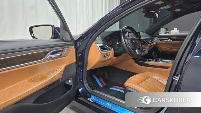 BMW 7 Series (G11) 2020 Черный из Кореи, фото 2