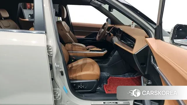 Ssangyong Torres EVX 2024 Песочный из Кореи, фото 2