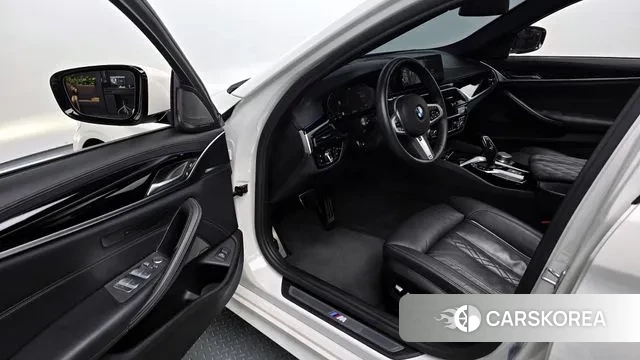 BMW 5 Series (G30) 2020 Белый из Кореи, фото 2