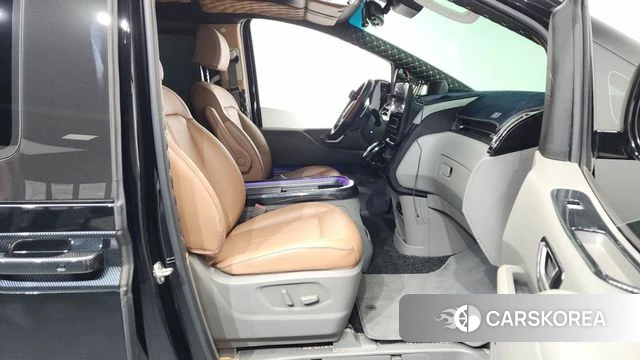 Hyundai Staria 2023 Черный из Кореи, фото 2