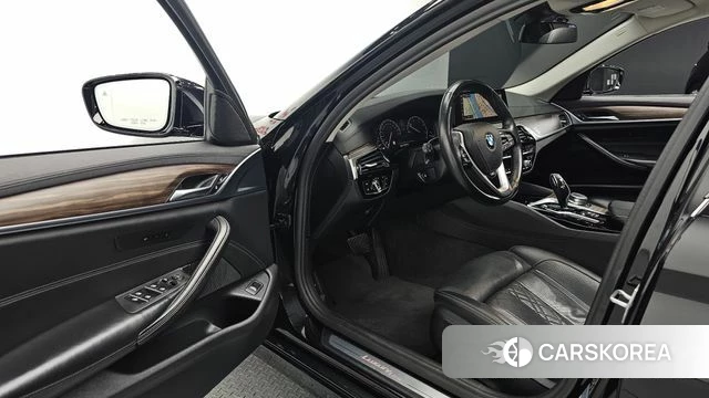 BMW 5 Series (G30) 2019 Черный из Кореи, фото 2