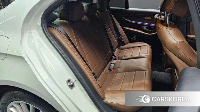 Mercedes-Benz E-Class W213 2022 Белый из Кореи, фото 2