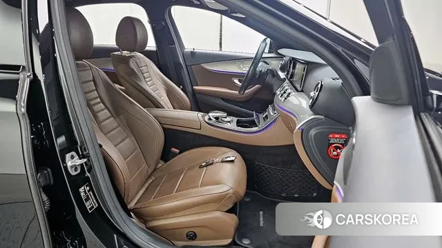 Mercedes-Benz E-Class W213 2020 Черный из Кореи, фото 2