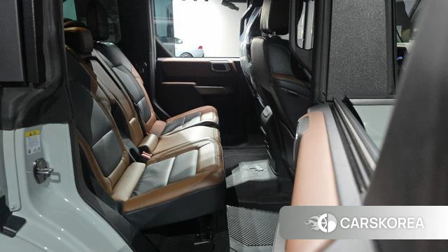 Ford Bronco 6th Generation 2023 Светло-серебряный цвет из Кореи, фото 2