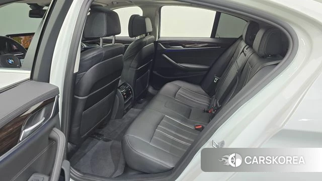 BMW 5 Series (G30) 2021 Белый из Кореи, фото 2