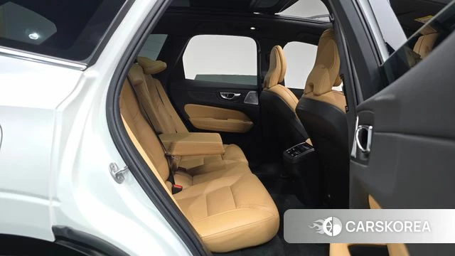 Volvo XC60 second Generation 2023 Белый из Кореи, фото 2