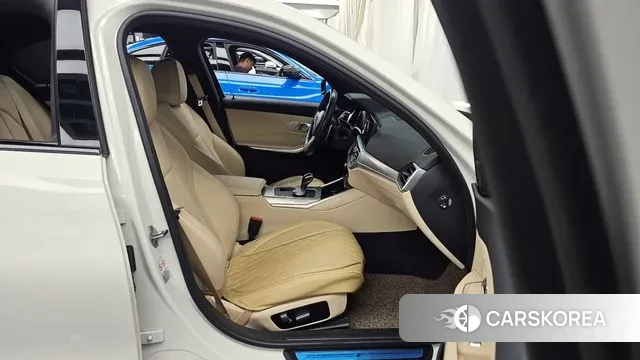 BMW 3 Series (G20) 2022 Белый из Кореи, фото 2