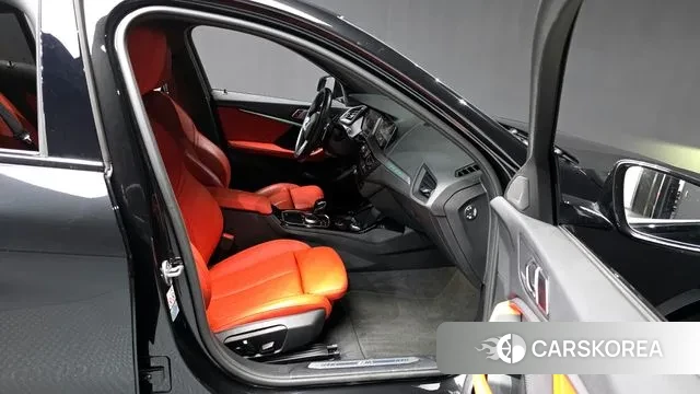 BMW 1 Series (F40) 2021 Черный из Кореи, фото 2